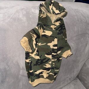 Casual Canine camo dog hoodie Medium